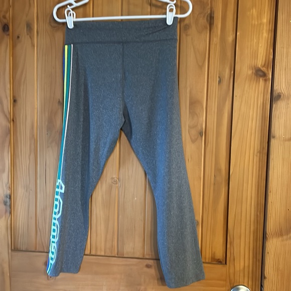 Flirtitude Active capri leggings - Picture 2 of 5